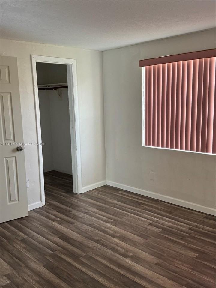 1240 Nw 86th St - Photo 3 of 6