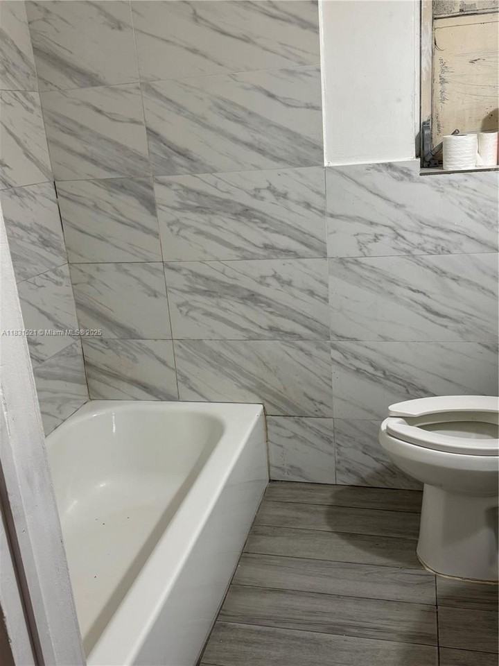 1240 Nw 86th St - Photo 5 of 6