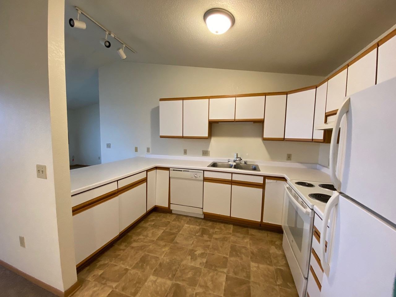 Maplewood Apartments - Photo 3 of 10