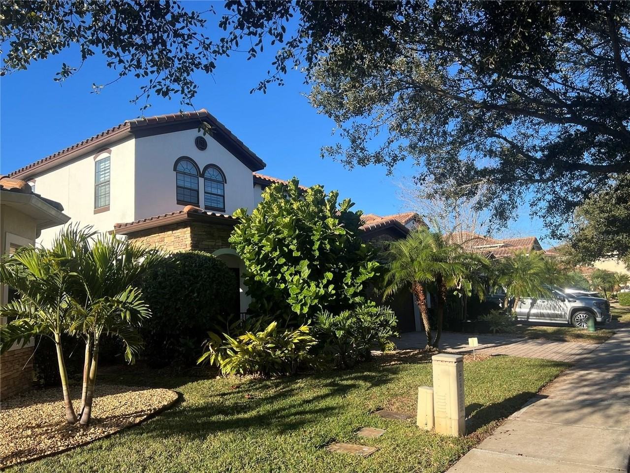 8328 Prestbury Dr - Photo 2 of 19