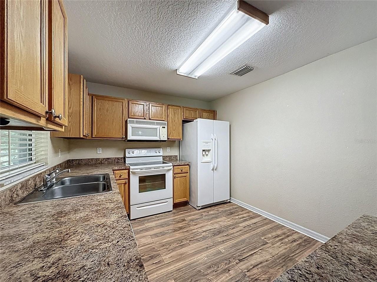 725 Bittern Ln #B - Photo 6 of 32