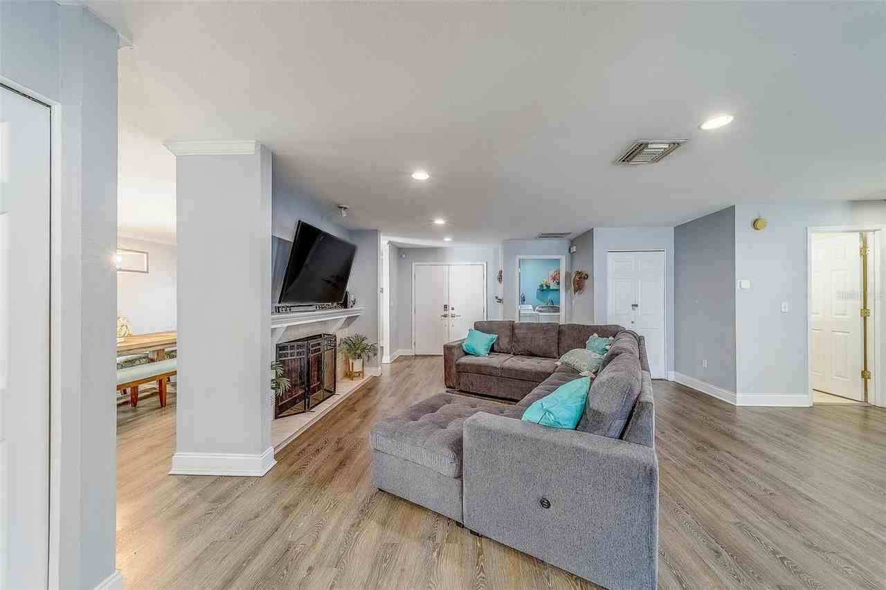 14414 91st Ave - Photo 5 of 50