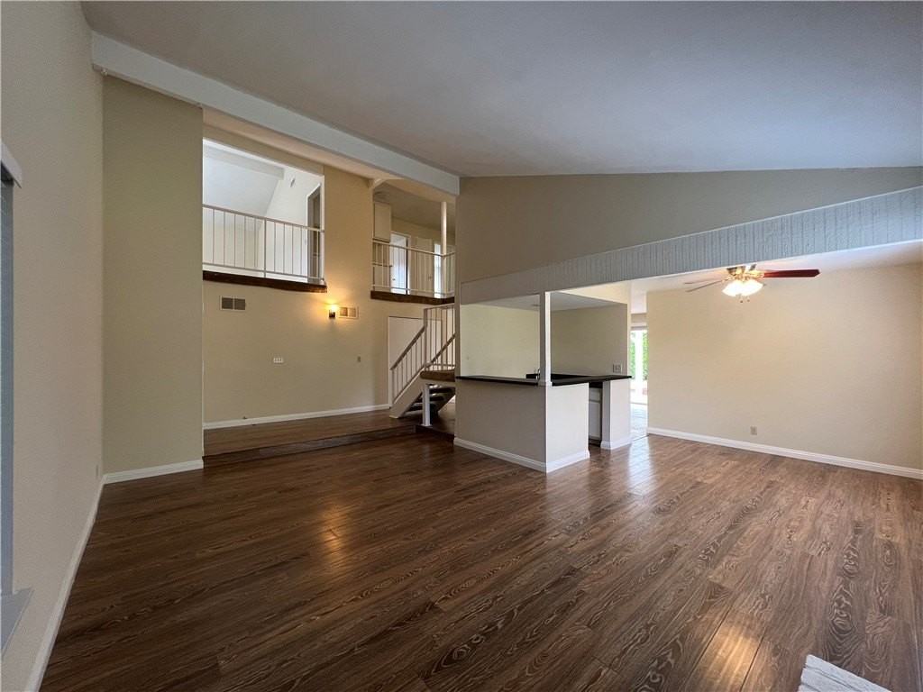 26078 Redbluff Dr - Photo 2 of 9