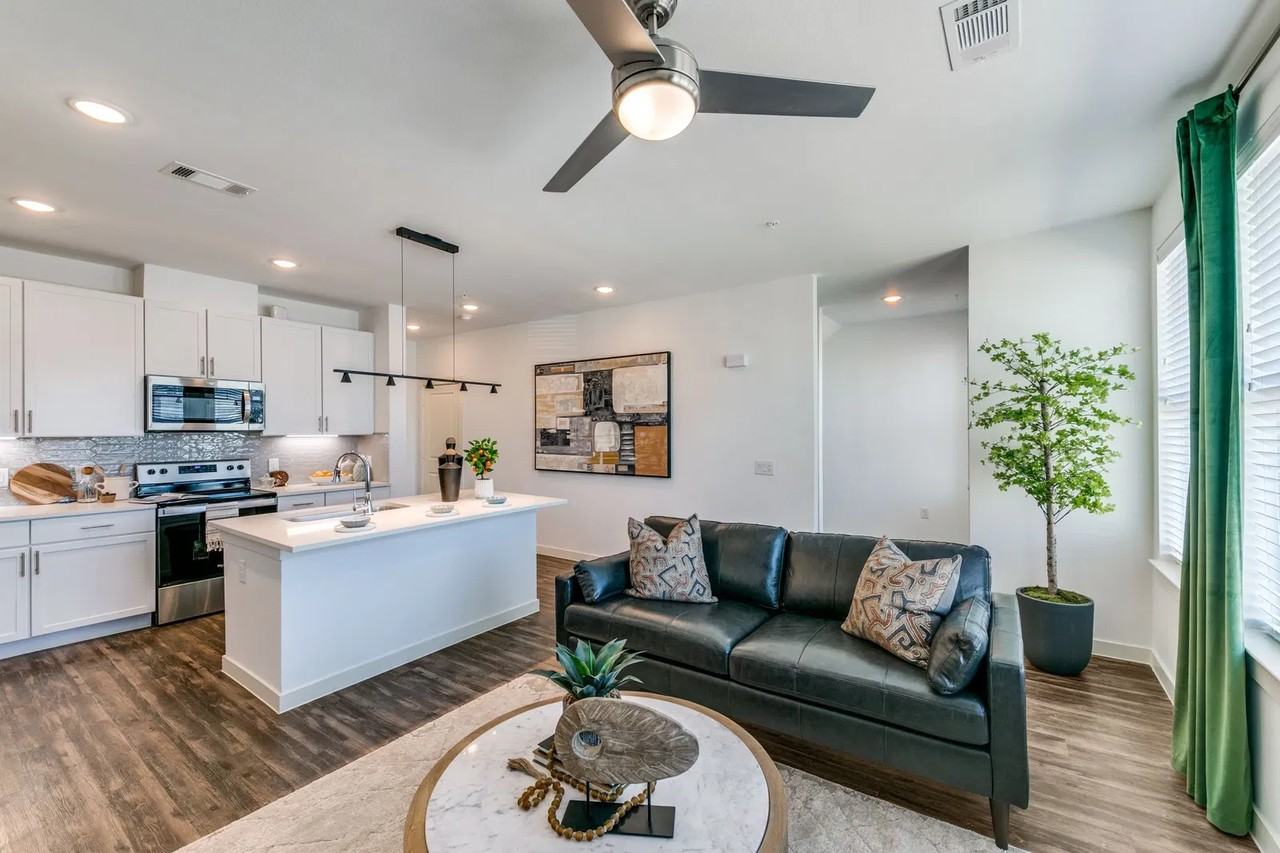 1000 Fort Worth Ave - Photo 5 of 8