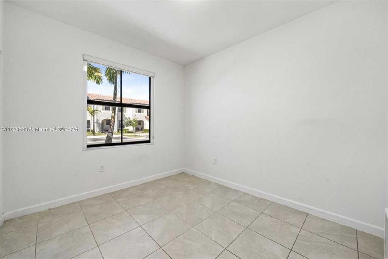 11763 Sw 246th Ter - Photo 3 of 8