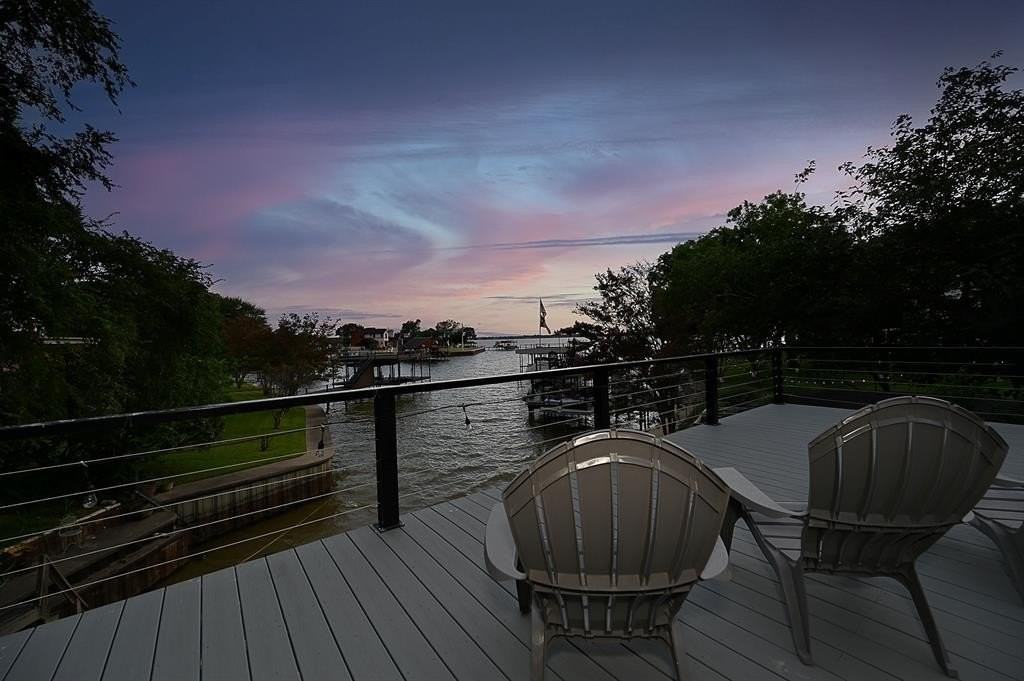 107 Lancelot Dr - Photo 2 of 26