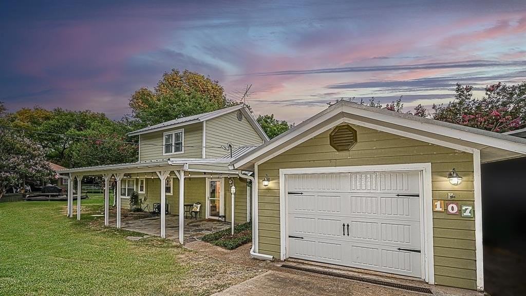 107 Lancelot Dr - Photo 3 of 26