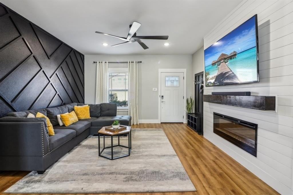 6165 River Pointe Dr - Photo 4 of 23