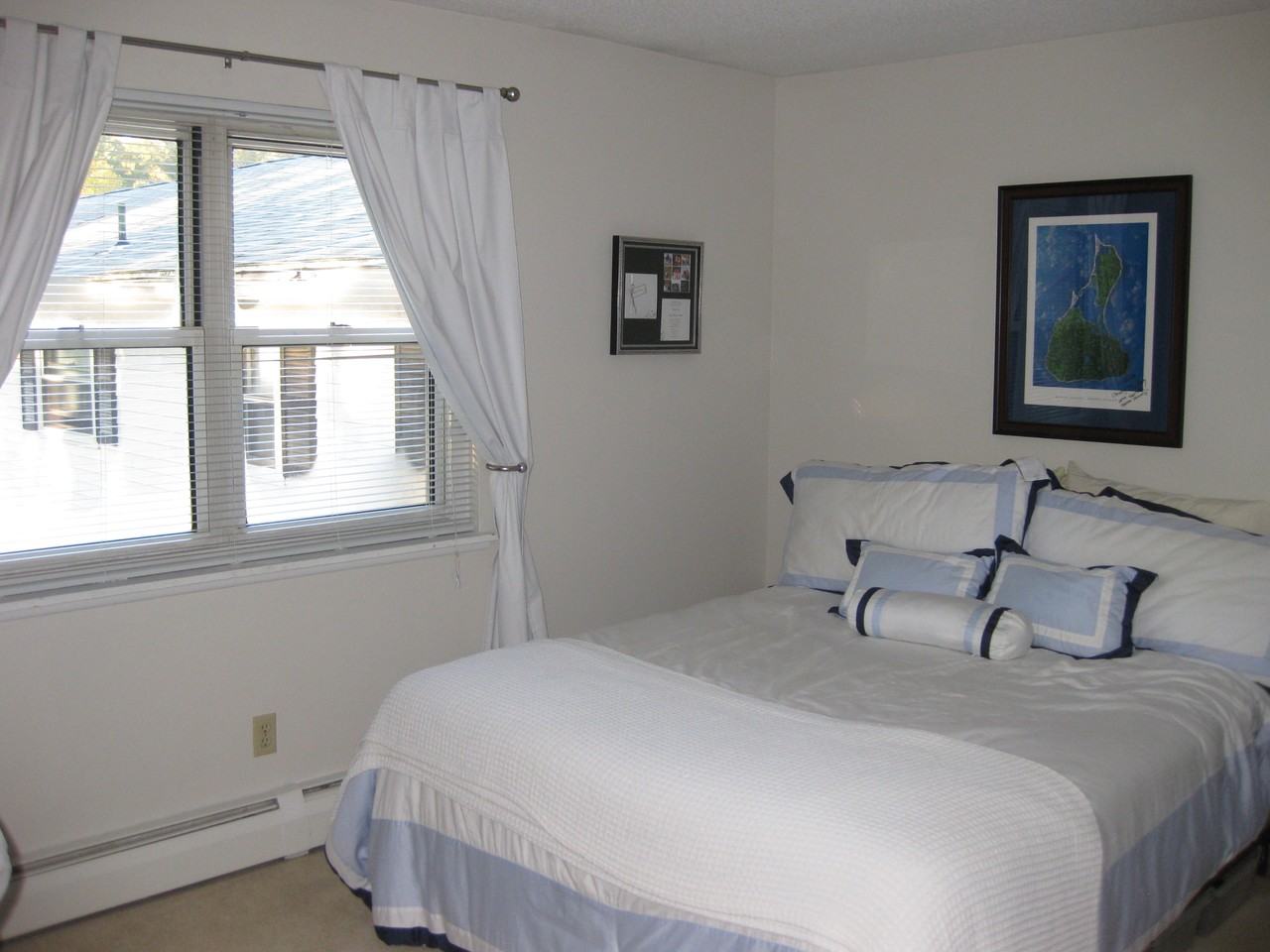 496 Oak Ave - Photo 2 of 6