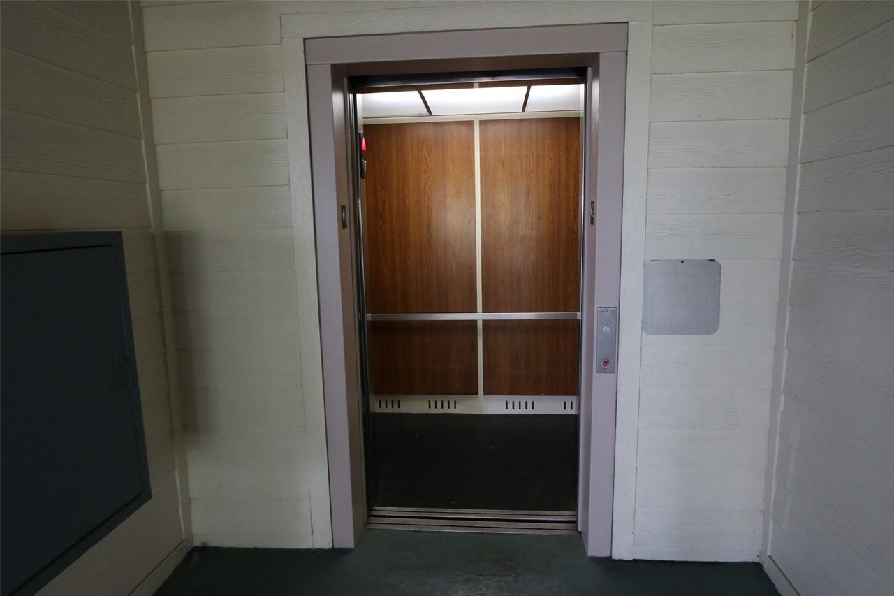 4001 Nasa Pkwy - Photo 5 of 24