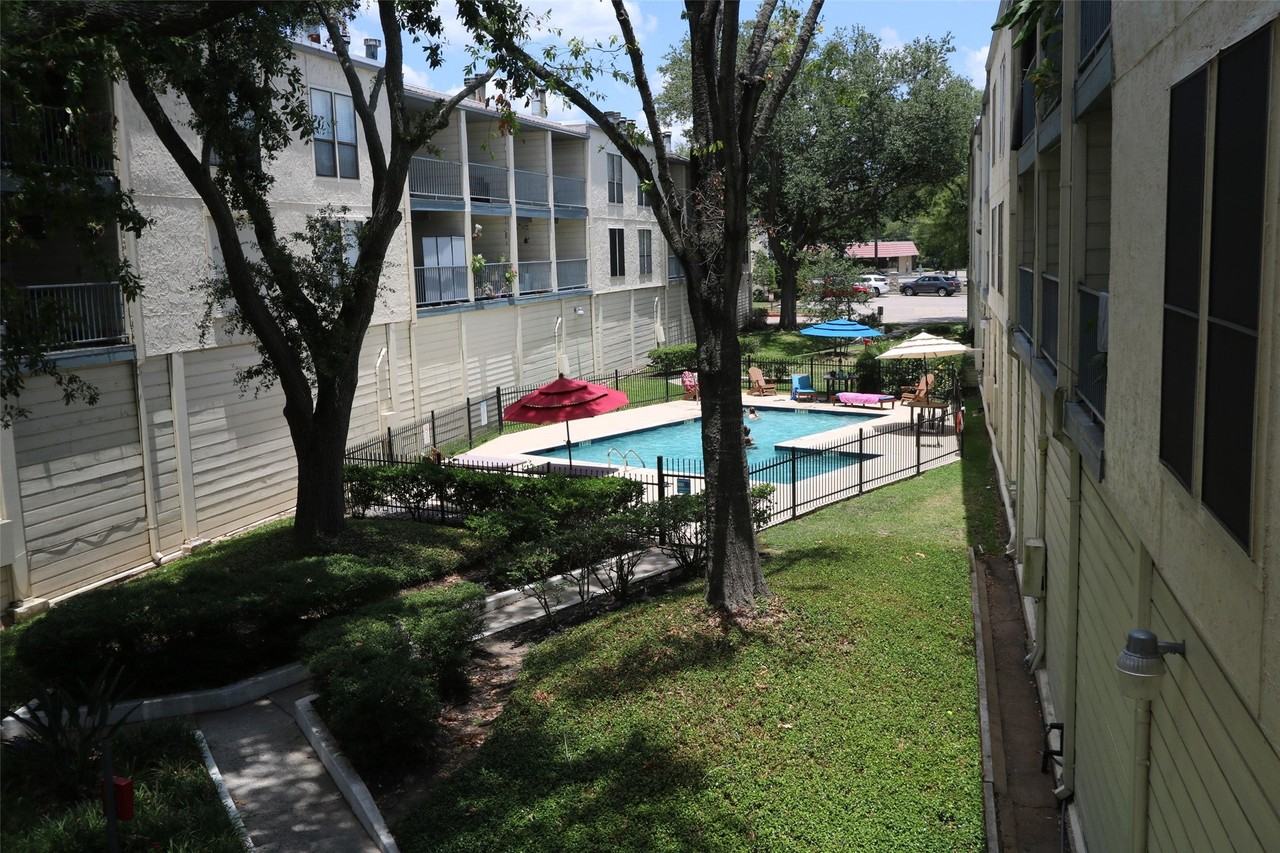 4001 Nasa Pkwy - Photo 6 of 24