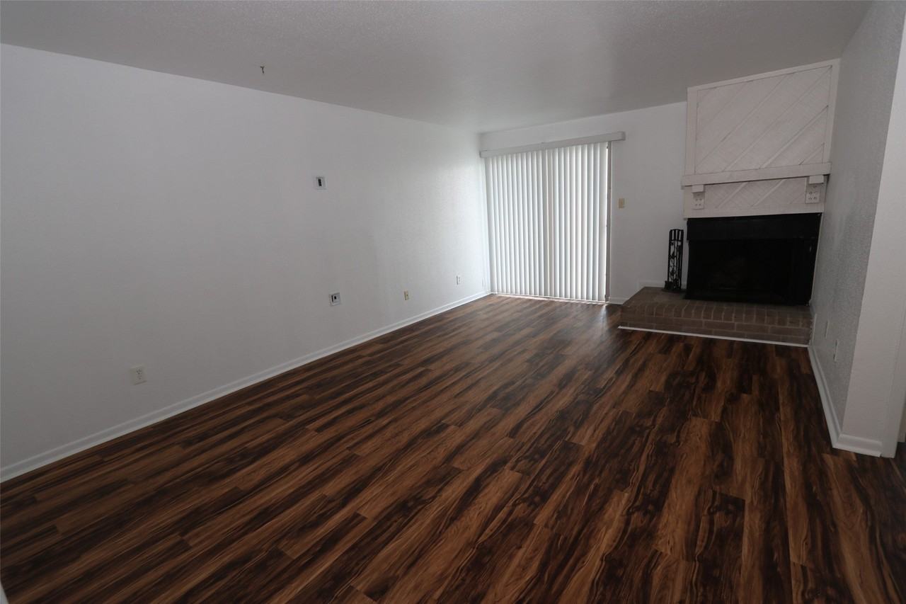 4001 Nasa Pkwy - Photo 7 of 24