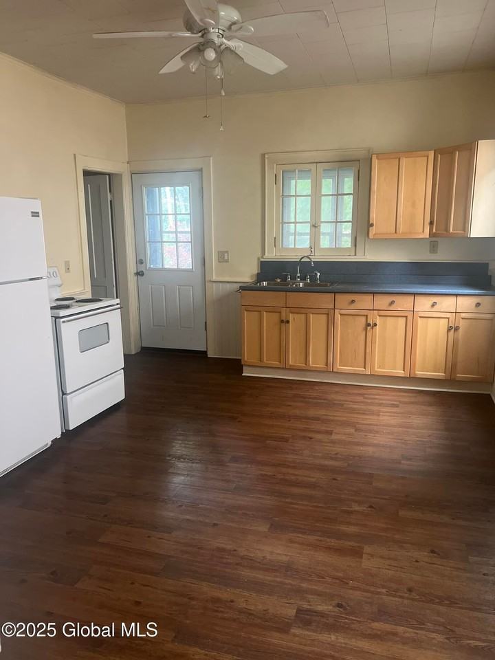 627 4th Ave - Photo 6 of 14