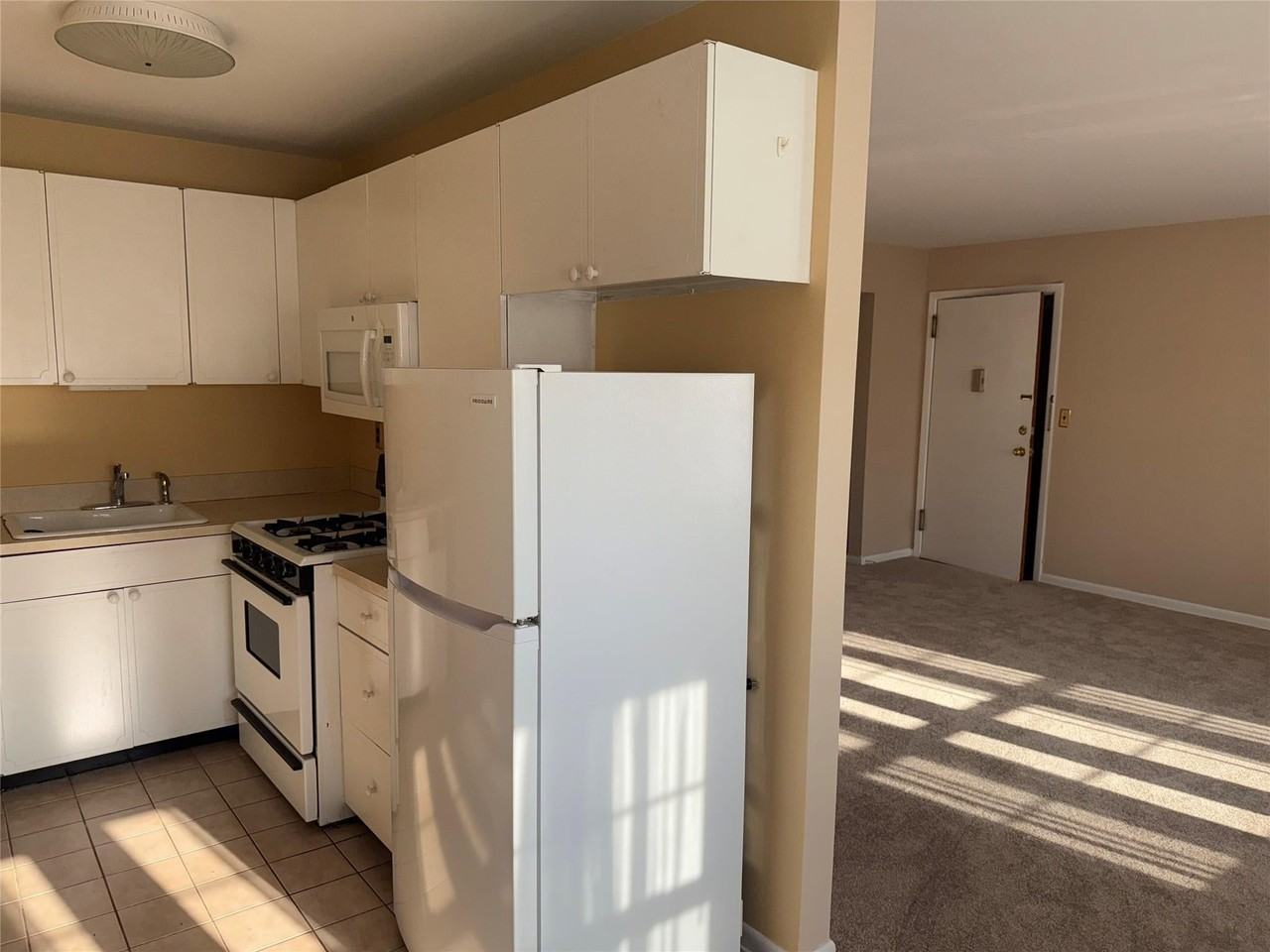 240 S Broadway - Photo 2 of 9