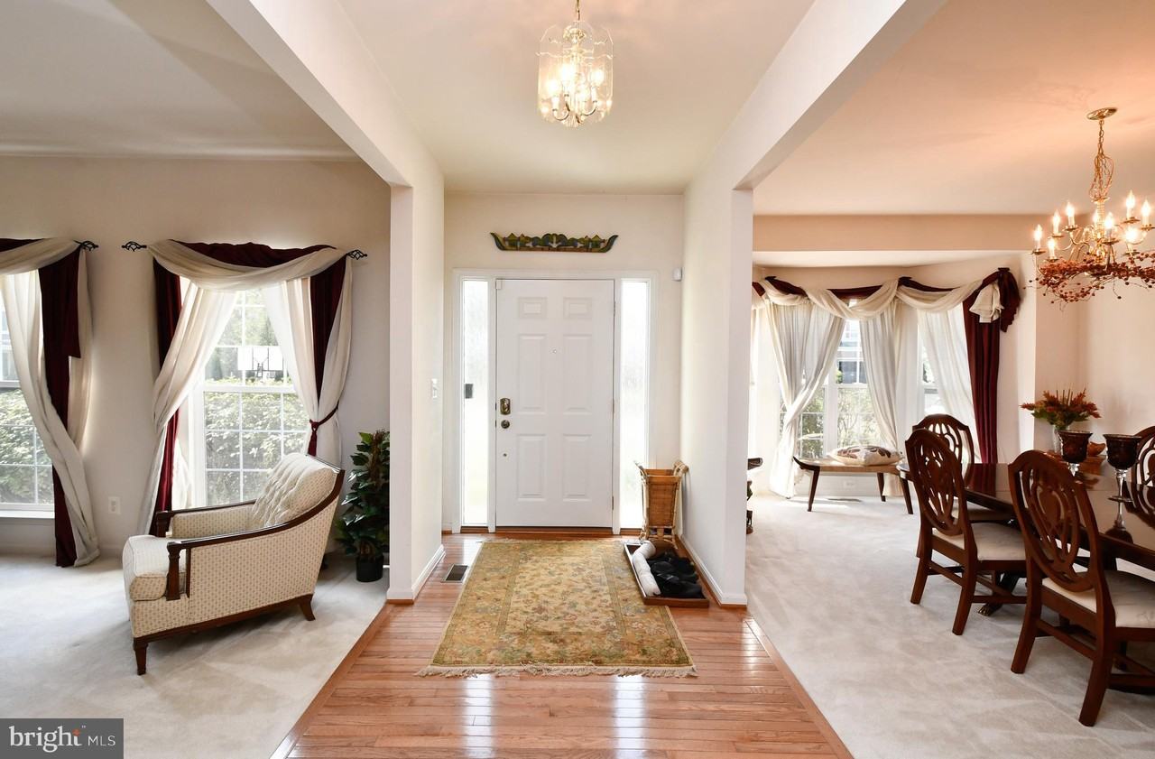 12508 Chippenham Ct - Photo 3 of 48