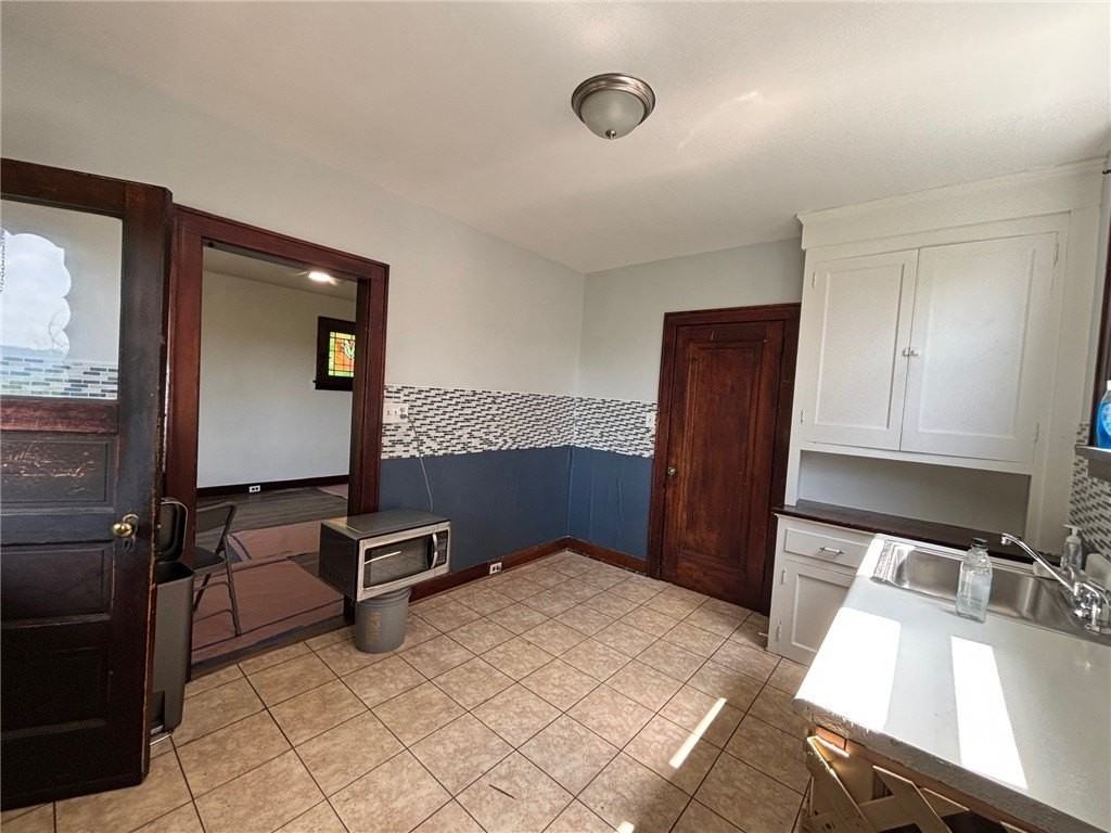 2728 Woodstock Ave - Photo 6 of 13