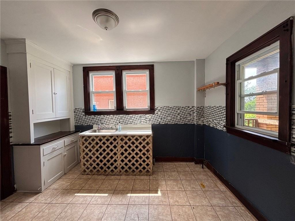 2728 Woodstock Ave - Photo 7 of 13