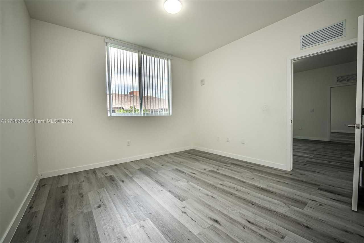 26720 Old Dixie Hwy #203 - Photo 5 of 8