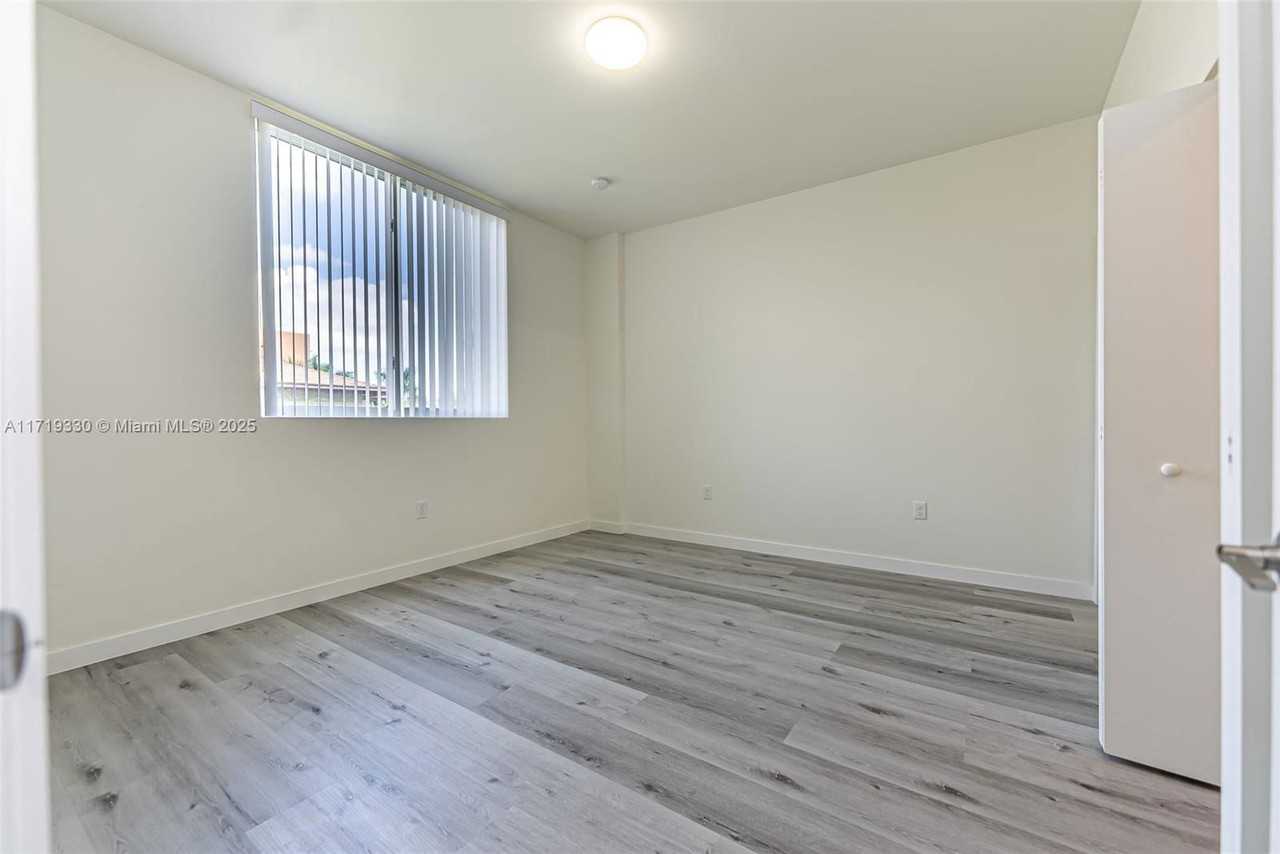 26720 Old Dixie Hwy #203 - Photo 6 of 8