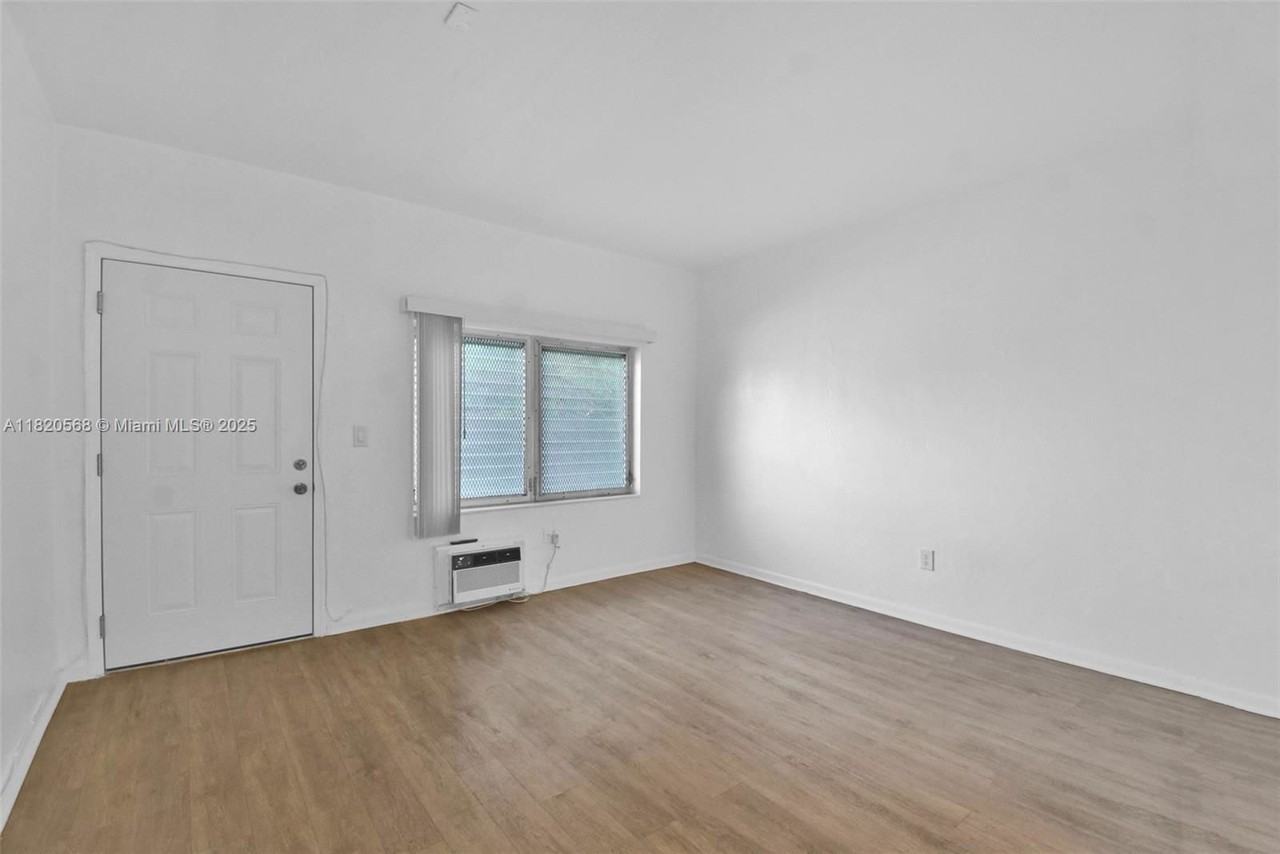 544 Michigan Ave #9 - Photo 2 of 8