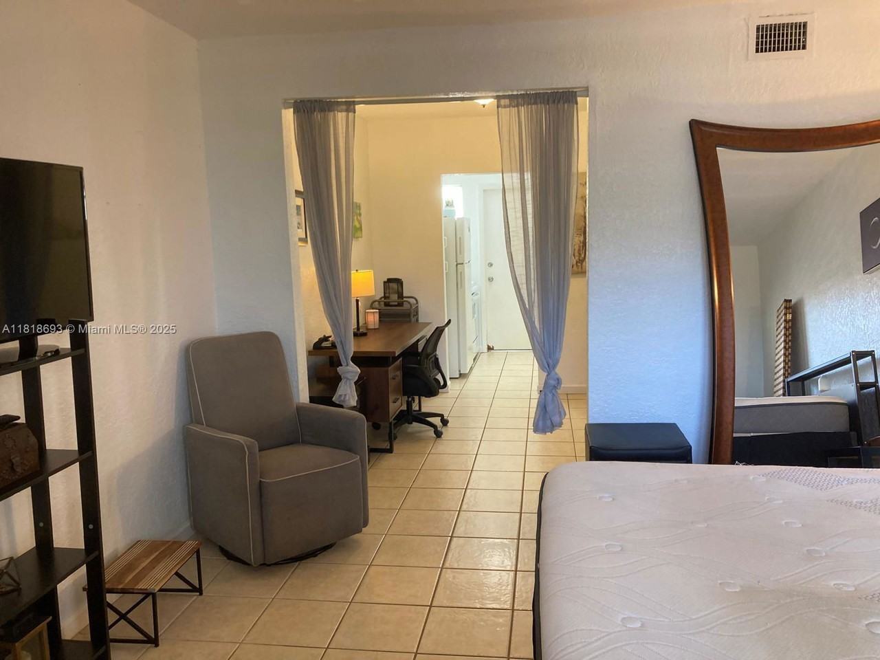 653 Michigan Ave #11 - Photo 2 of 8