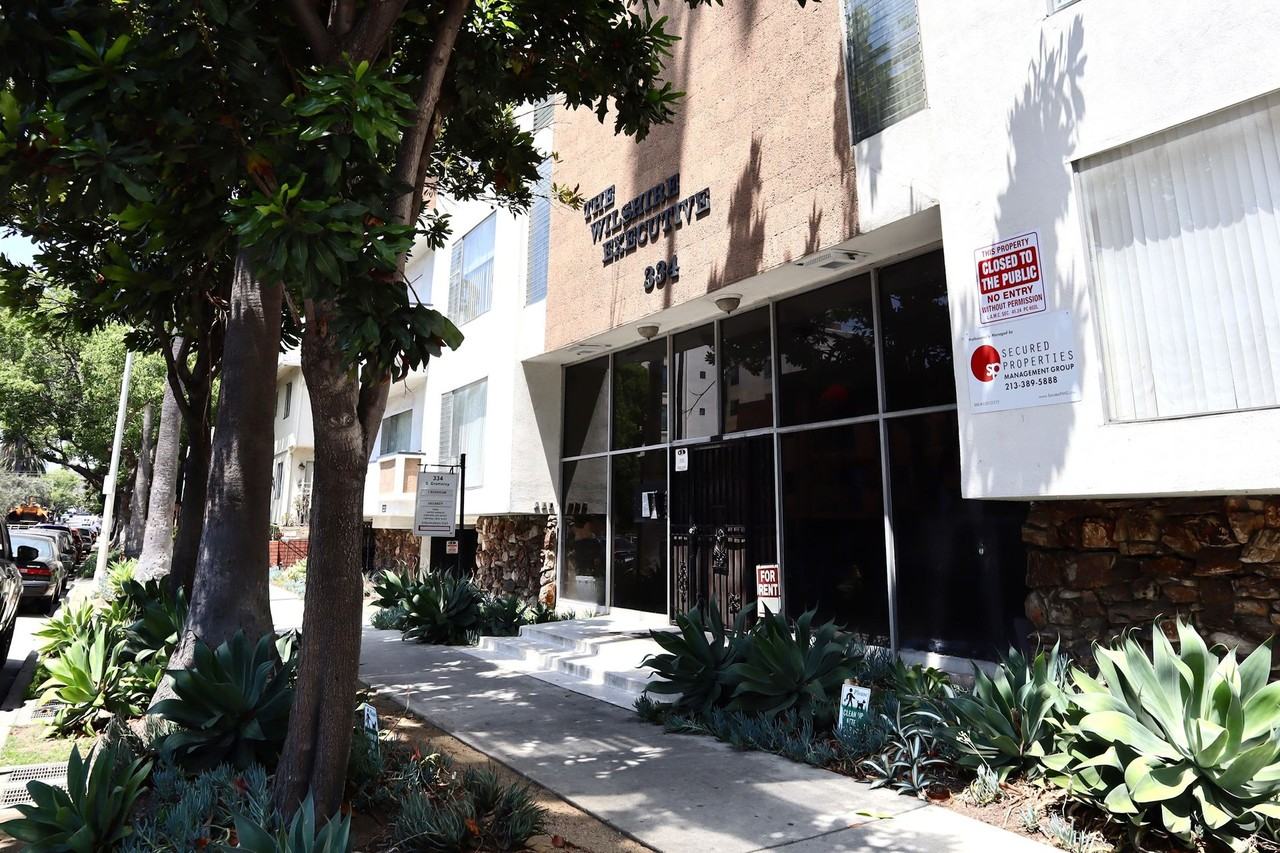 334 S Gramercy Pl - Photo 2 of 4