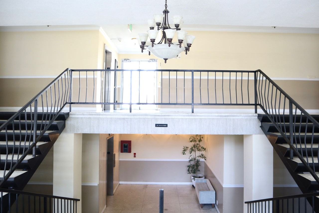 334 S Gramercy Pl - Photo 4 of 4