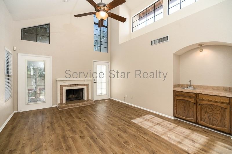 8910 S Heather Dr - Photo 4 of 25