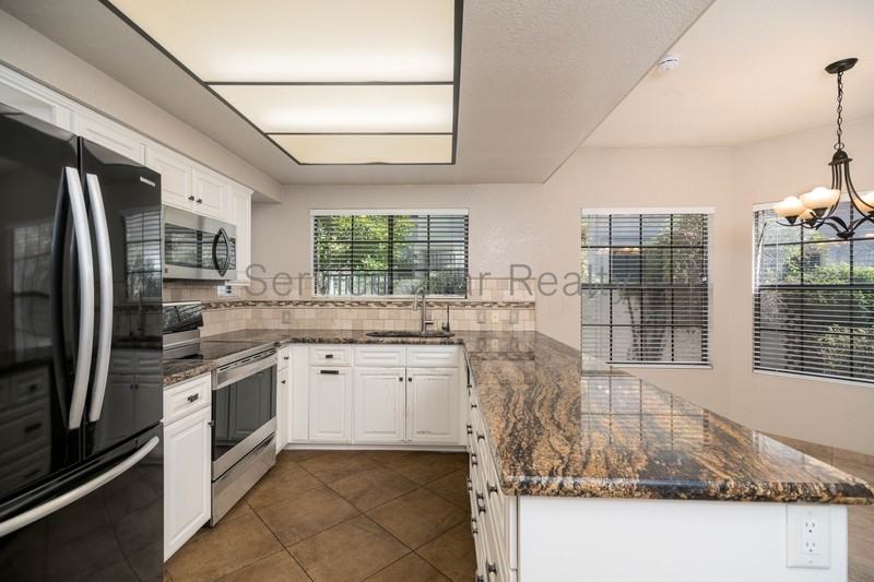 8910 S Heather Dr - Photo 7 of 25