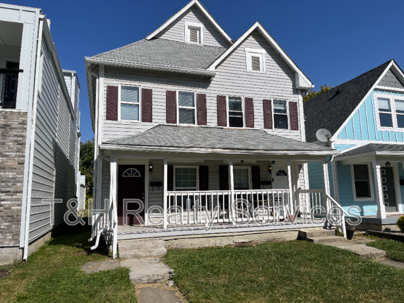 2114 Woodlawn Ave - Photo 3 of 32