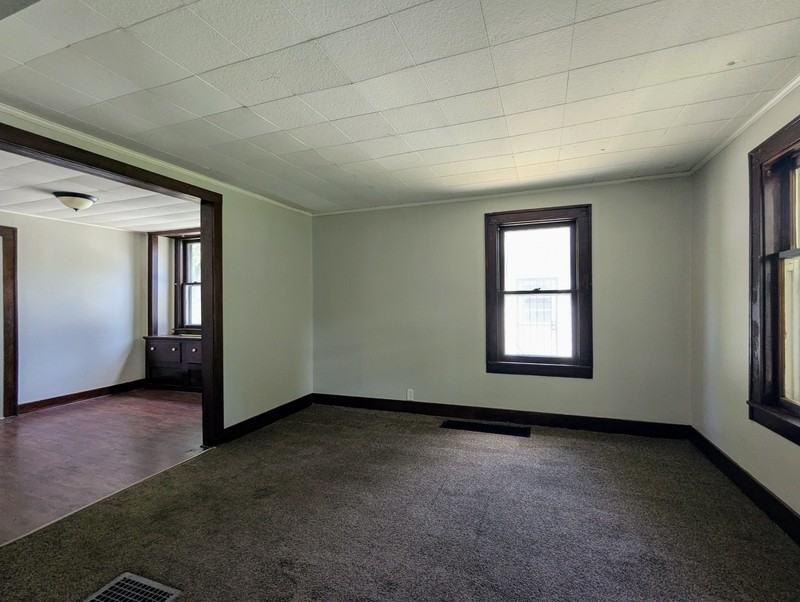 818 Woodbine Ave - Photo 2 of 21