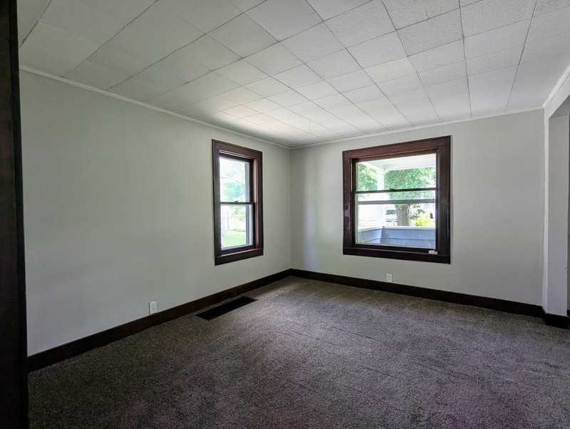 818 Woodbine Ave - Photo 3 of 21