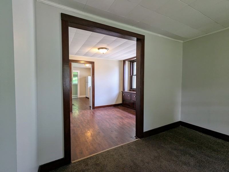818 Woodbine Ave - Photo 4 of 21