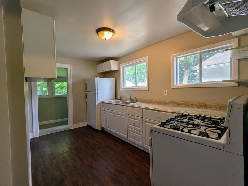 818 Woodbine Ave - Photo 5 of 21