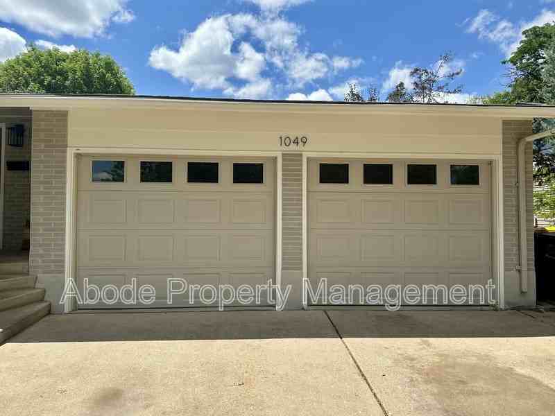 1049 Briarwood Rd #1 - Photo 3 of 11