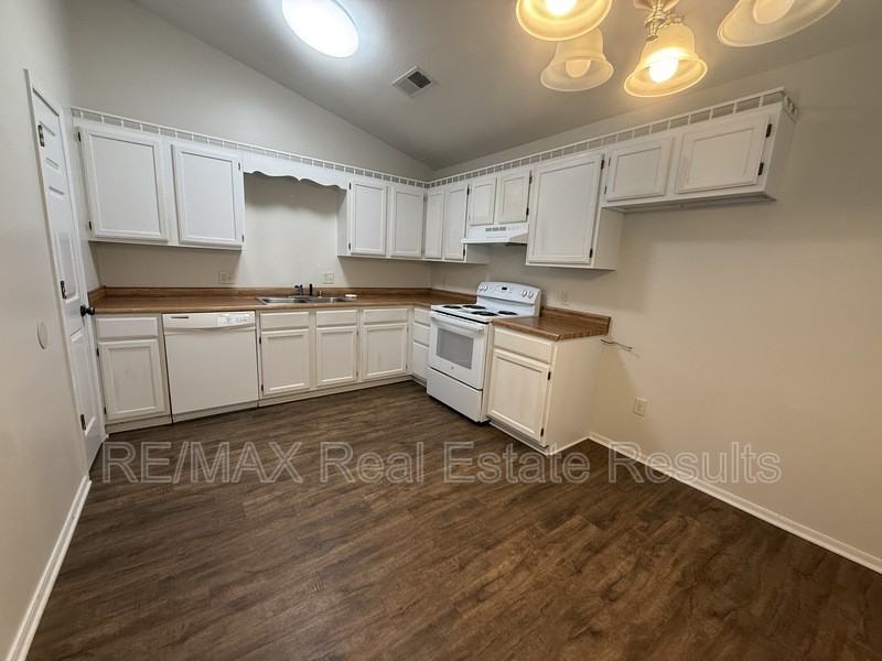 1206 Whipporwill Ln #B - Photo 5 of 10