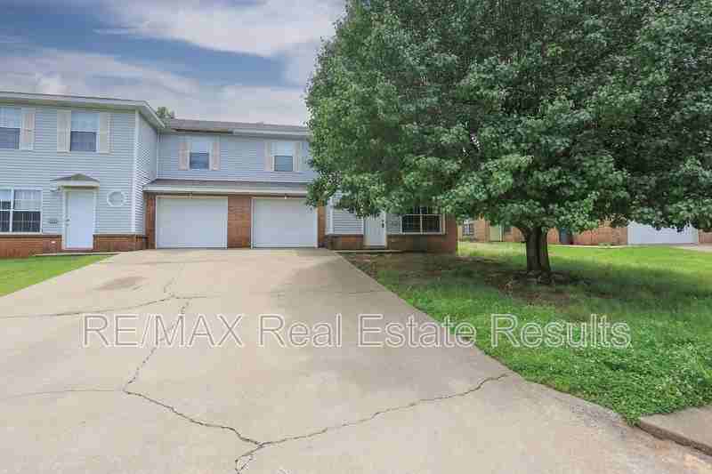 2407 S 16th St - Photo 3 of 21