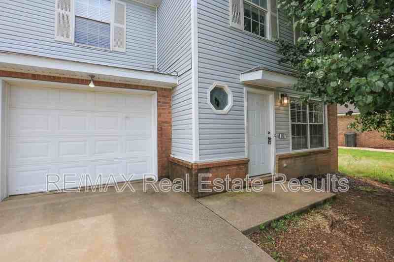 2407 S 16th St - Photo 4 of 21