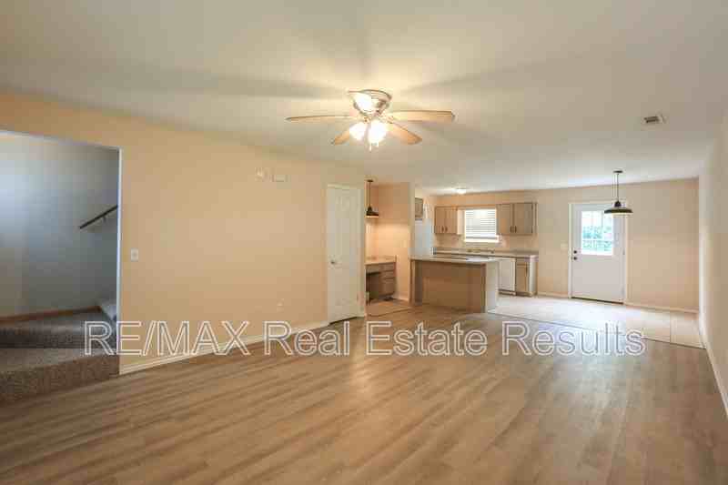 2407 S 16th St - Photo 5 of 21