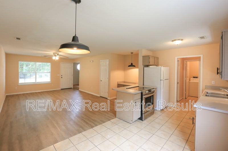 2407 S 16th St - Photo 6 of 21
