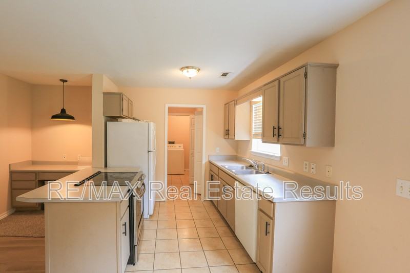 2407 S 16th St - Photo 7 of 21