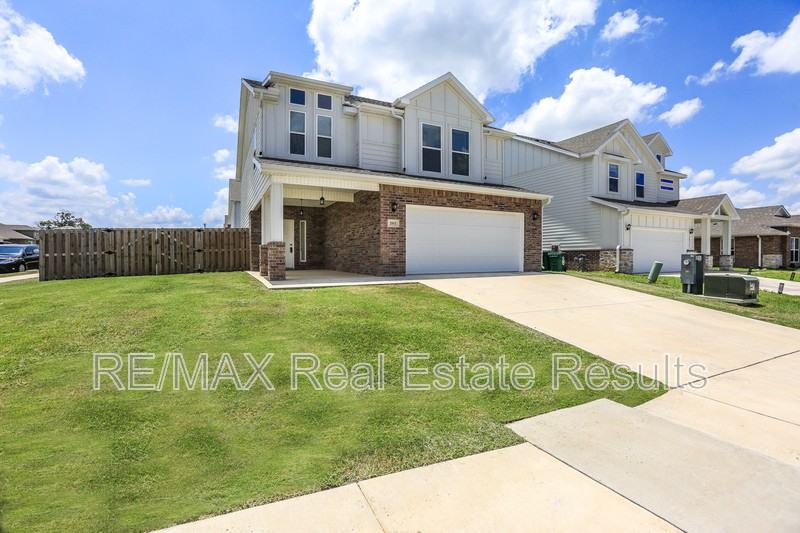 2011 Wildflower Dr - Photo 2 of 7