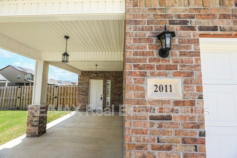 2011 Wildflower Dr - Photo 4 of 7