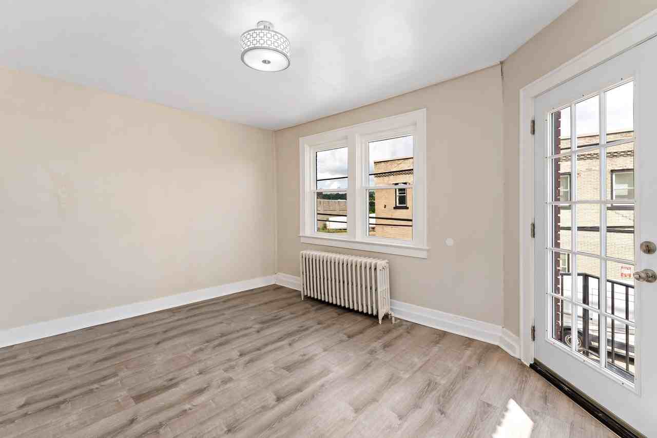 401 Arch St - Photo 6 of 18