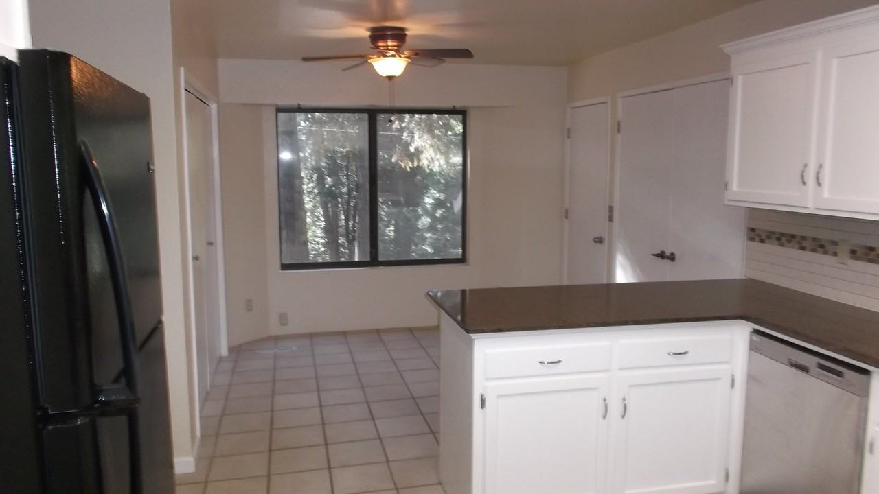 4434 Lakeridge Dr - Photo 3 of 27