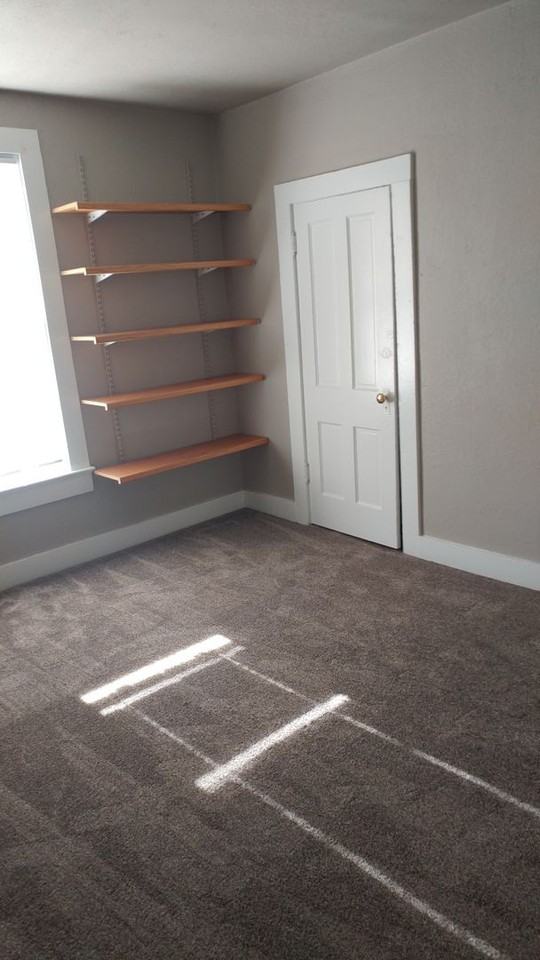 407 W Broad St - Photo 2 of 12