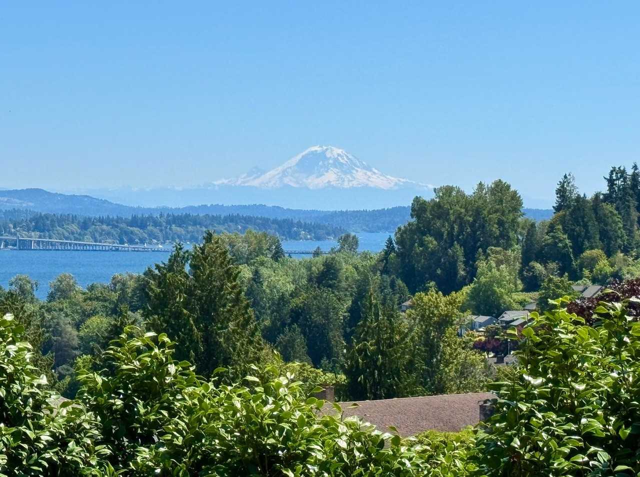 4925 Stanford Ave Ne - Photo 2 of 42