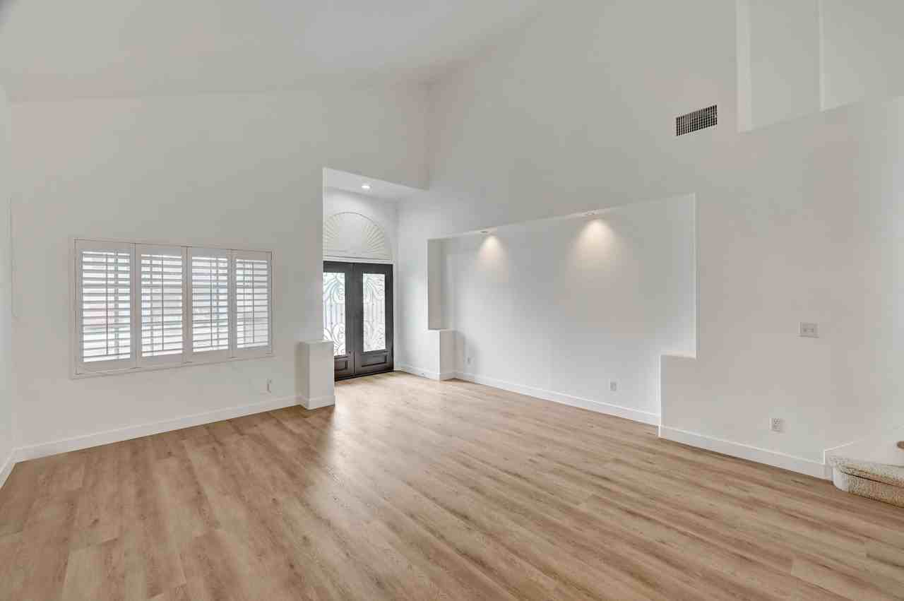 10016 Diving Duck Ave - Photo 4 of 38