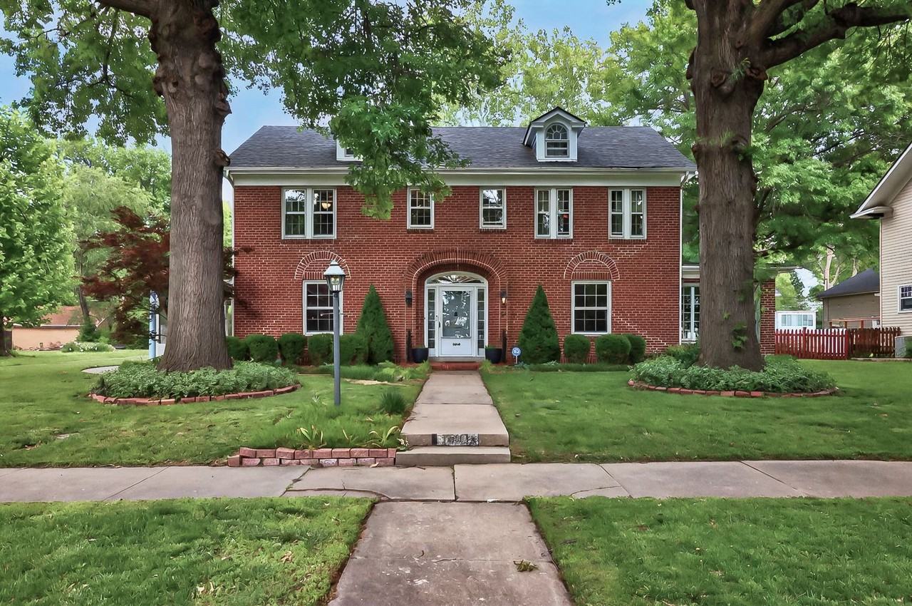 1610 Sw Plass Ave - Photo 2 of 50