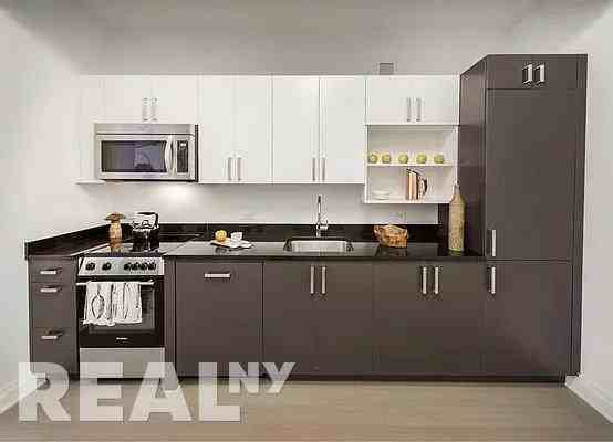 Pine St #4706 - Photo 2 of 9